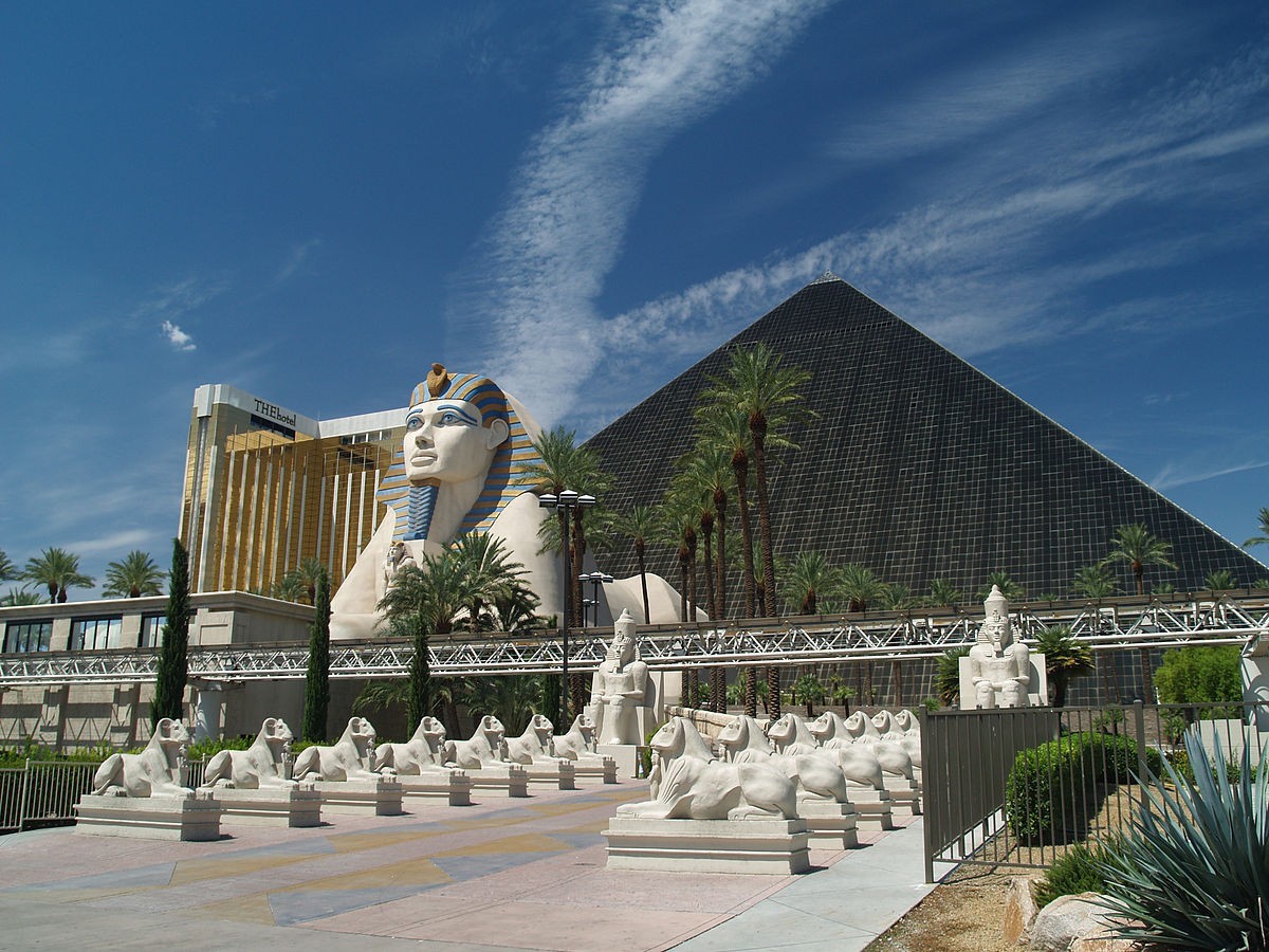 Get Sloppy Drunk at the Luxor