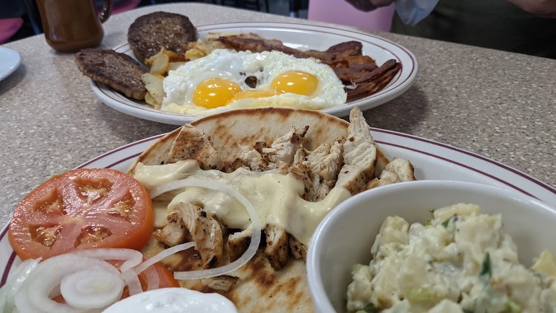Best Comfort Food - VICKIE'S DINER