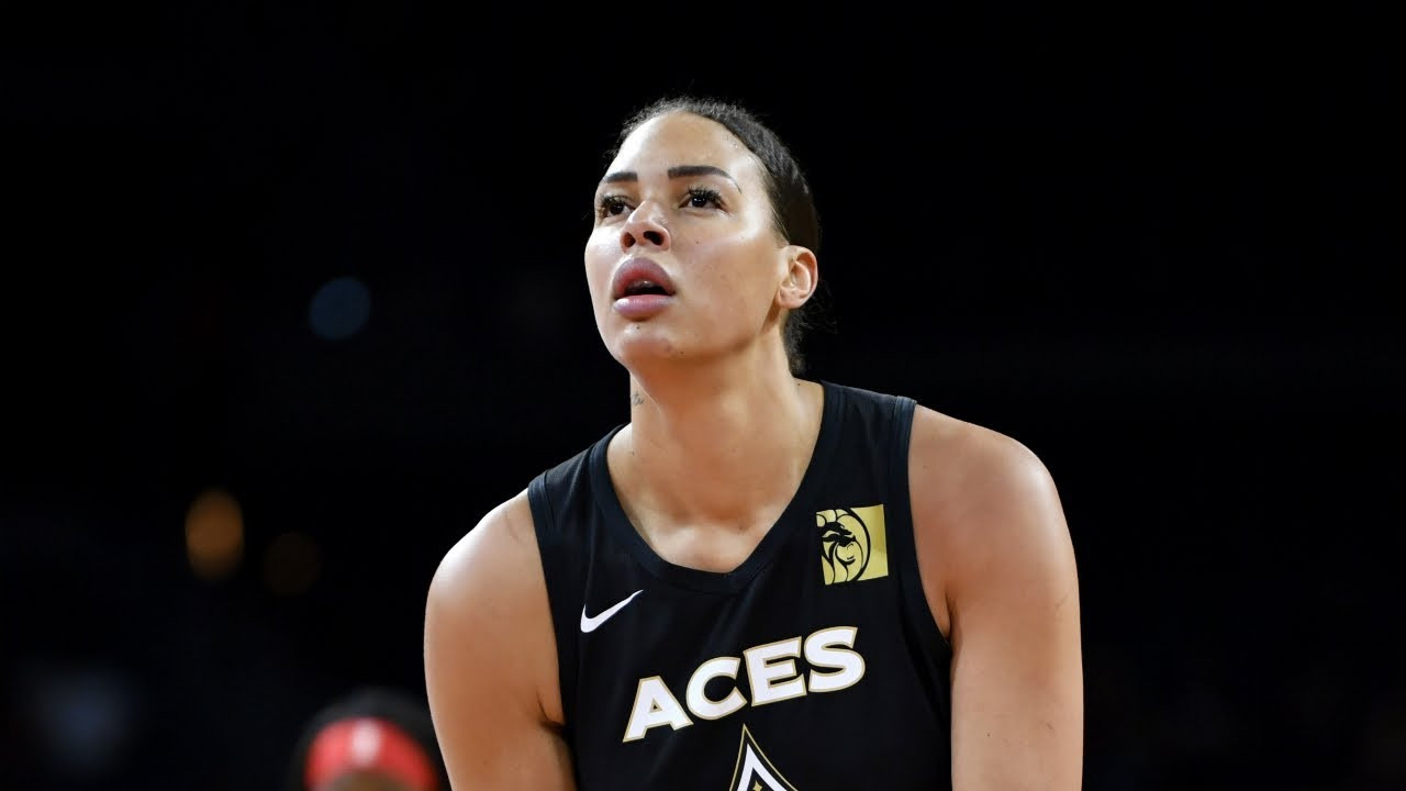 #3 Liz Cambage former Las Vegas Aces Center