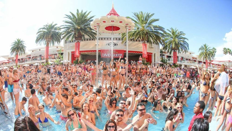 7 BEST Pools in Las Vegas