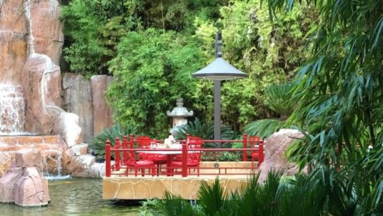 Eat Outside on the Las Vegas Strip